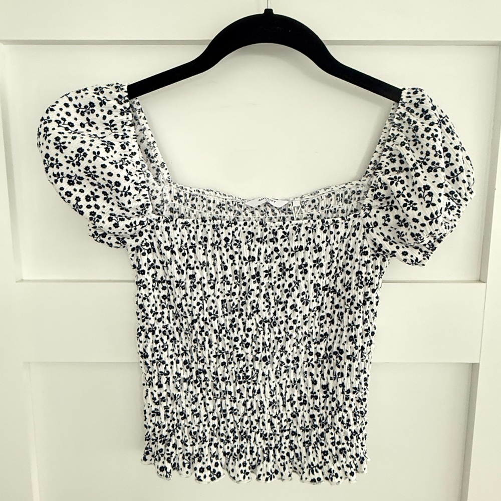 NWT Amy & Ivy Floral Puff Sleeve Smocked Top